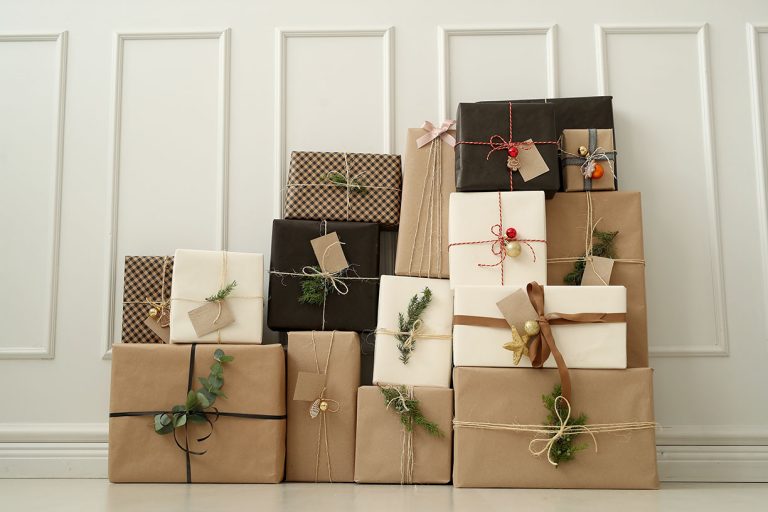 Organiser un Secret Santa pour Noël sans se ruiner ! Happy City le blog voyage parisien